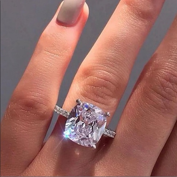Jewelry - 💎Brilliant 925 SS White Sapphire Fashion Ring